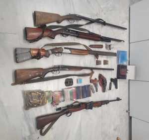 Χανιά: Τέσσερις συλλήψεις για όπλα, σφαίρες και βεγγαλικά