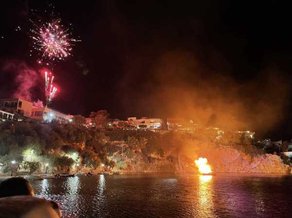 Κρήτη: Η εντυπωσιακή Ανάσταση στη λίμνη του Αγίου Νικολάου