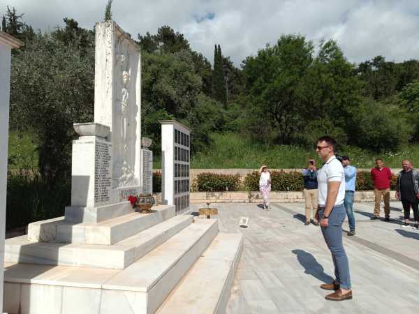 Στο Μνημείο των 49 Προκρίτων της Μαρτυρικής Παραμυθιάς ο Στ. Κασσελάκης