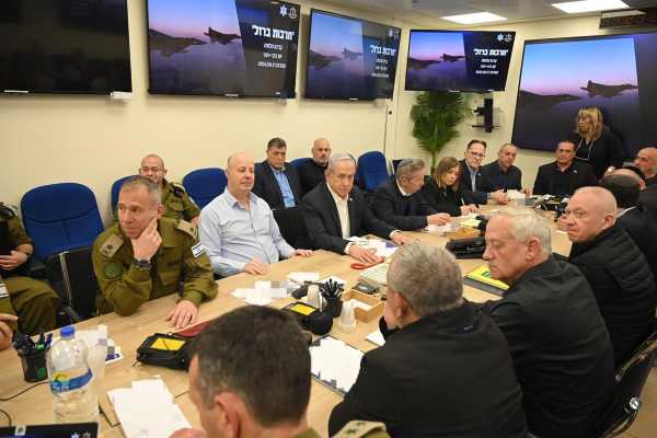 Πολεμικό συμβούλιο Ισραήλ: Σχέδια για «επιθετικές και αμυντικές ενέργειες» – Δεν υπάρχει τελική απόφαση