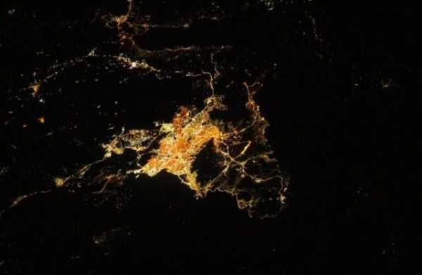 Πώς φαίνεται η Αθήνα τη νύχτα - Η φωτογραφία της NASA από το διάστημα