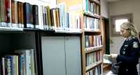 Σέρρες: Δανειστική βιβλιοθήκη για τους κρατούμενους στο Τμήμα Μεταγωγών