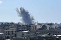 Οι ισραηλινές δυνάμεις βομβαρδίζουν τη βόρεια Γάζα – Για αδιάκοπο σφυροκόπημα σε όλον τον θύλακα μιλούν οι κάτοικοι