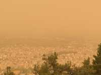 Η αφρικανική σκόνη σκέπασε και την Τρίπολη
