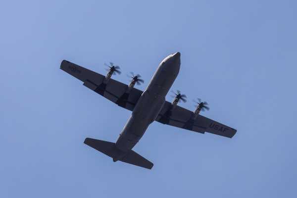 Προσγειώθηκε στην Ελευσίνα το C-130 λόγω ένδειξης για τεχνικό έλεγχο
