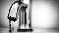 Κοζάνη: Παραμένει χωρίς πόσιμο νερό ο Κρόκος – Εμφιαλωμένα νερά προμηθεύονται οι κάτοικοι