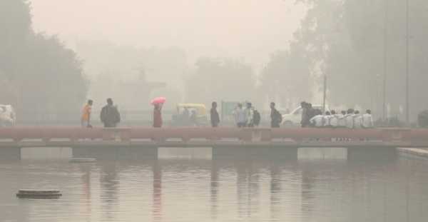 Ινδία: Το Νέο Δελχί έχει πνιγεί στην αιθαλομίχλη – Δείτε βίντεο