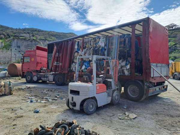Αποστολή ανακυκλώσιμων υλικών από το νησί της Νισύρου στην Αθήνα